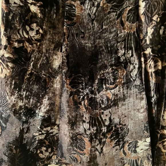 Tristan velvet skirt size 4 black, charcoal , beige. - Picture 2 of 4
